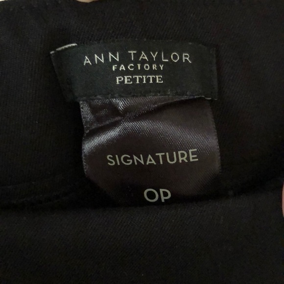 Ann Taylor Petite Black Signature Pants in a 0P - Picture 4 of 4